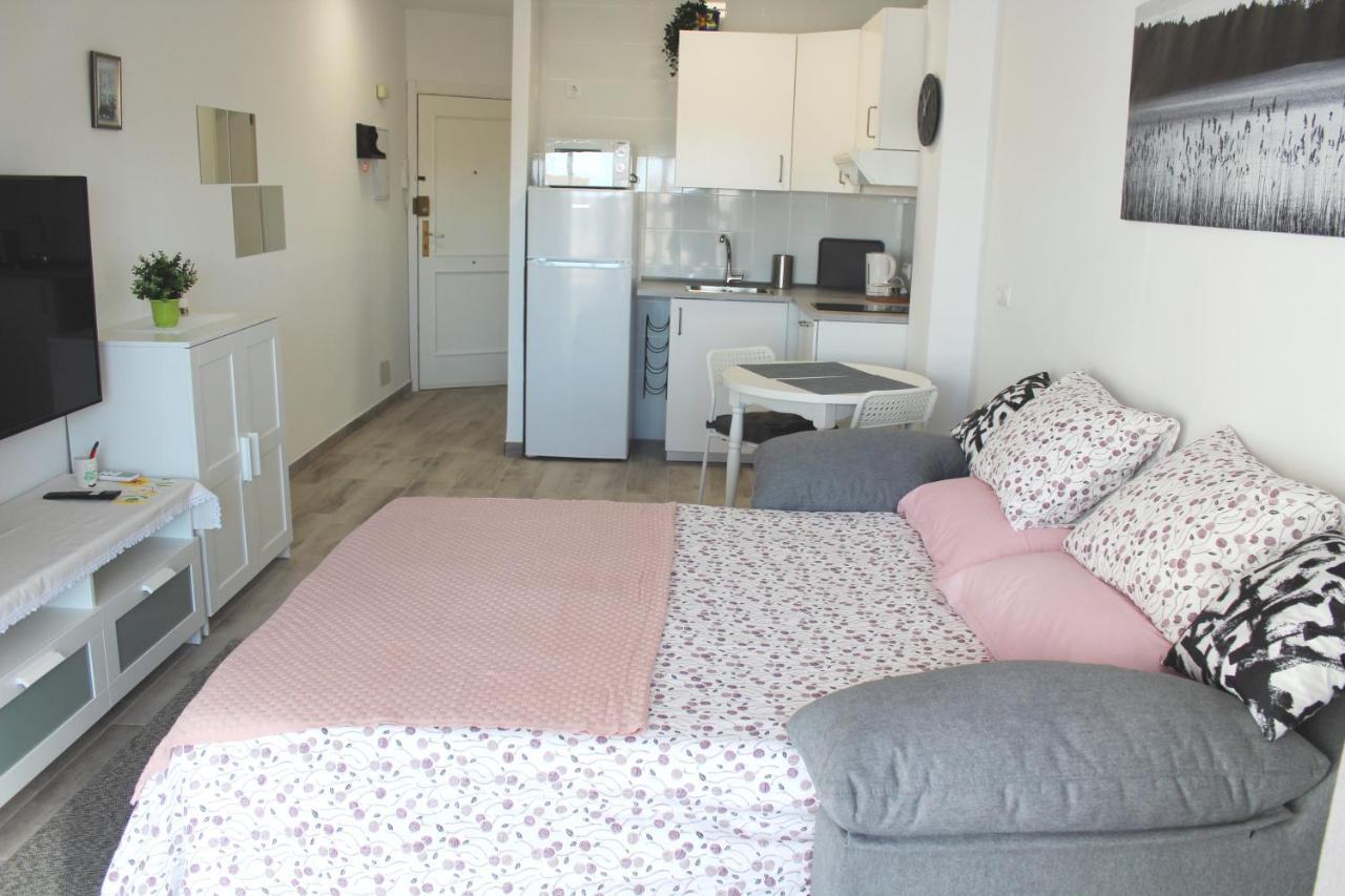 Charming Studio Nerja With Pool Bagian luar foto
